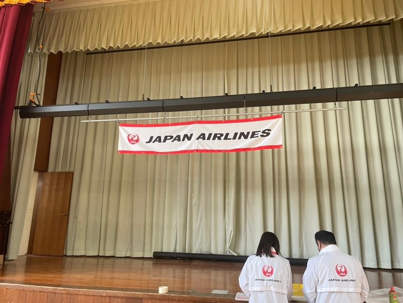 旗を掲げている